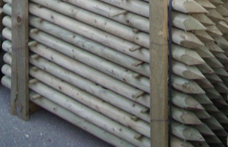 Dřevěný kůl kulatý borový 150 cm průměr 6 cm na ohradu