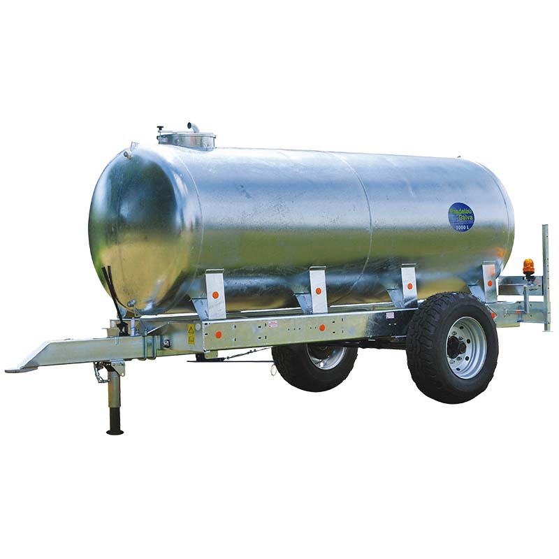 Cisterna na vodu za traktor Pasdelou 8000 l zinkovaná pro provoz na farmě