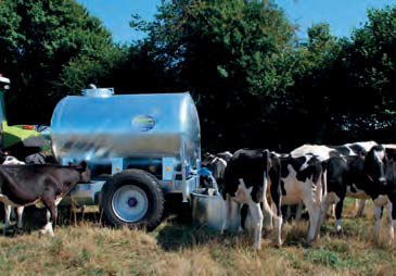 Cisterna na vodu za traktor Pasdelou 1100 l zinkovaná pro provoz na farmě