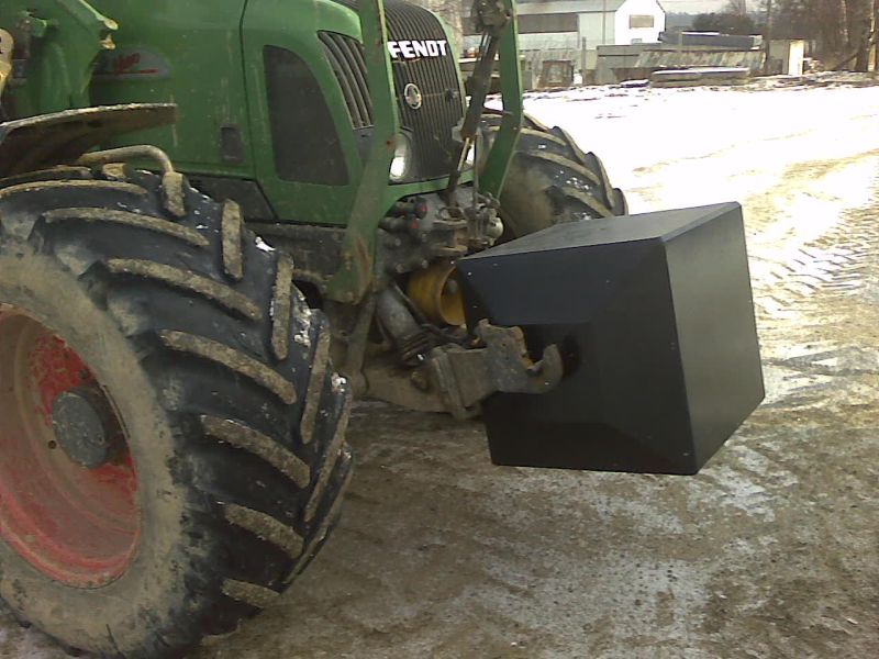 Betonové závaží na traktor, protizávaží 600 kg přední