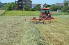 Shrnovač sena, píce Rozmital SB-1352 tažený dvourotorový záběr 6.8 - 13.4 m včetně kardanu