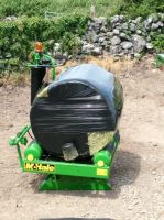 Balička senáže na kulaté balíky McHale 991LB, ovíječka balíků